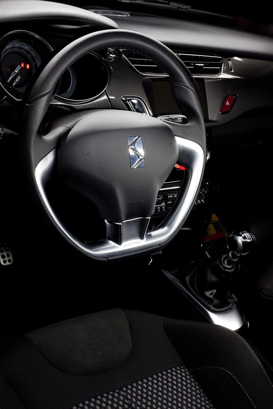  Citroen DS3 2010 года  (фото 10 из 115)